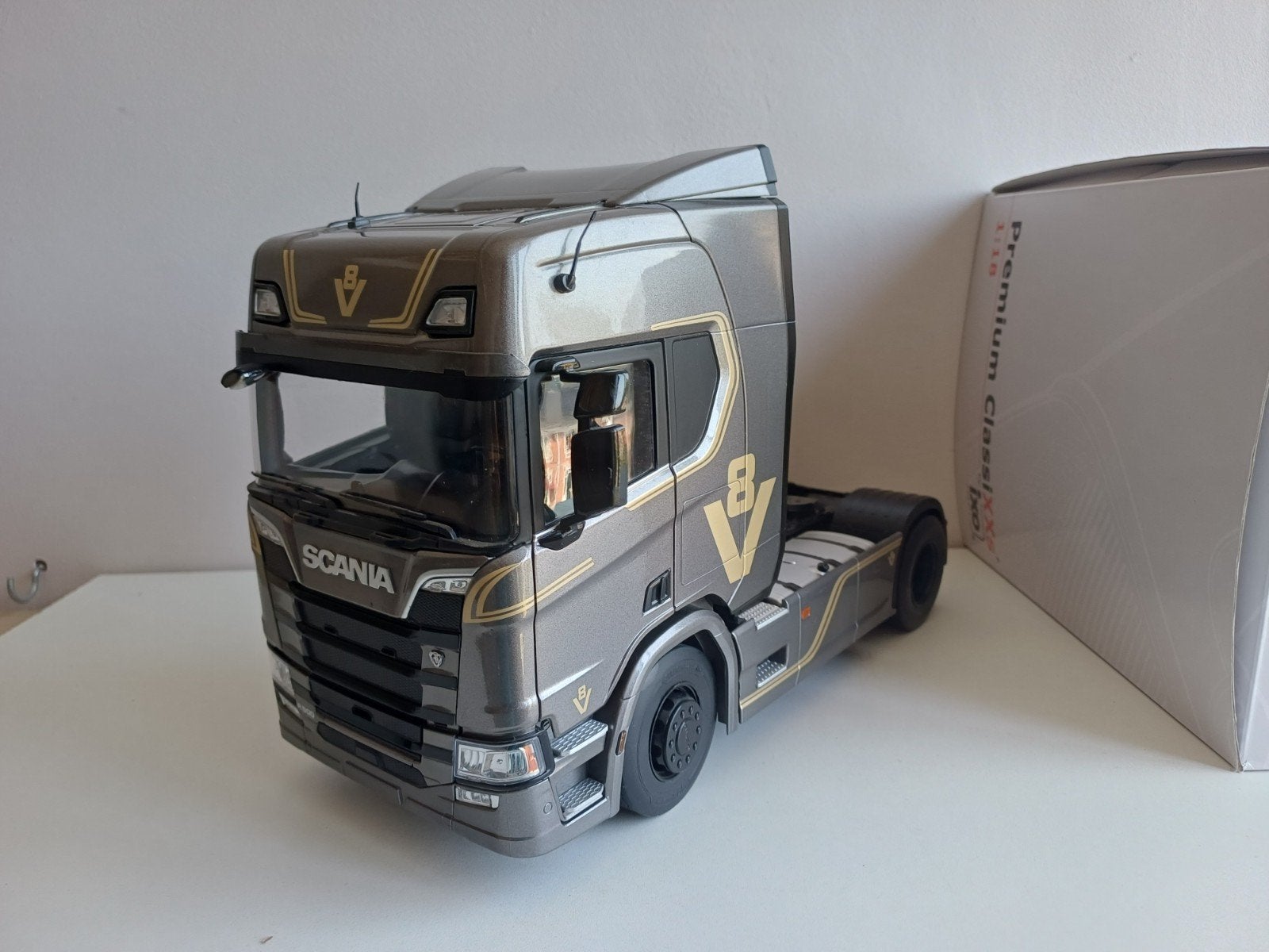 1:18 Premium ClassiXXs ixo Scania R500, Ophalen of Verzenden, Zo goed als nieuw, Overige merken
