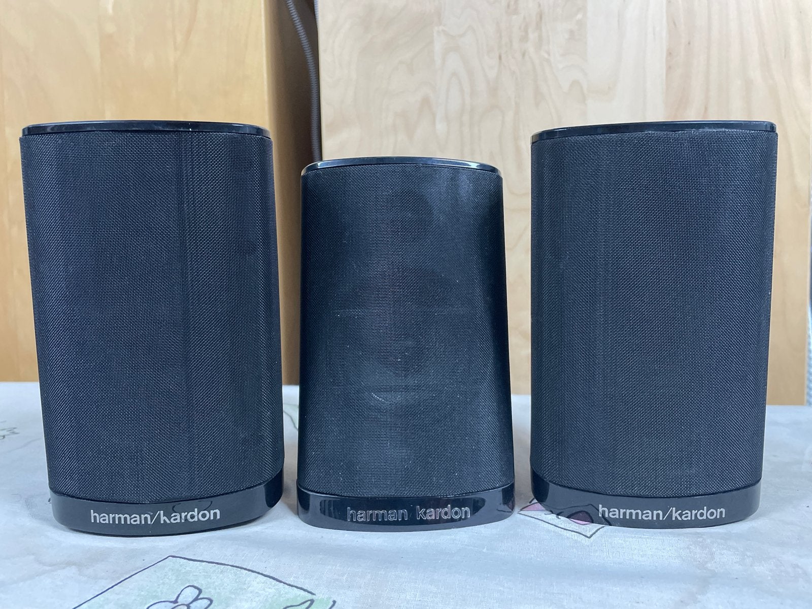 3 Harman Kardon HK-TS7BQ satelliet speakers - Zwart, Gebruikt, Ophalen of Verzenden, 60 tot 120 watt, Geschikt voor surround/home cinema
