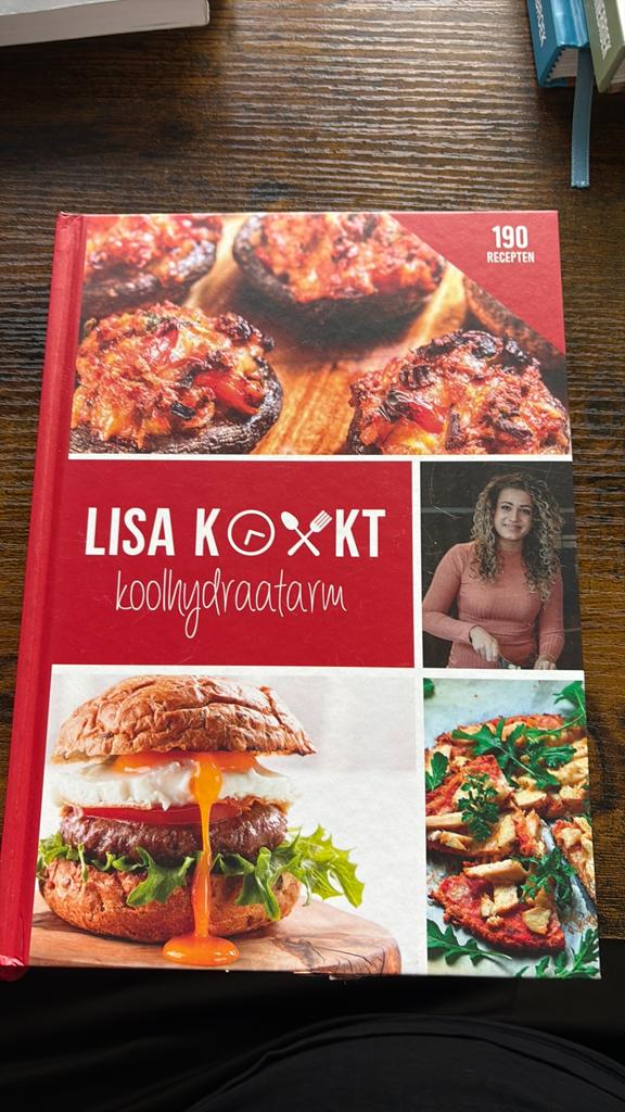 Lisa Kookt Koolhydraatarm - Kookboek met 190 recepten, Boeken, Kookboeken, Voorgerechten en Soepen, Ophalen of Verzenden, Zo goed als nieuw