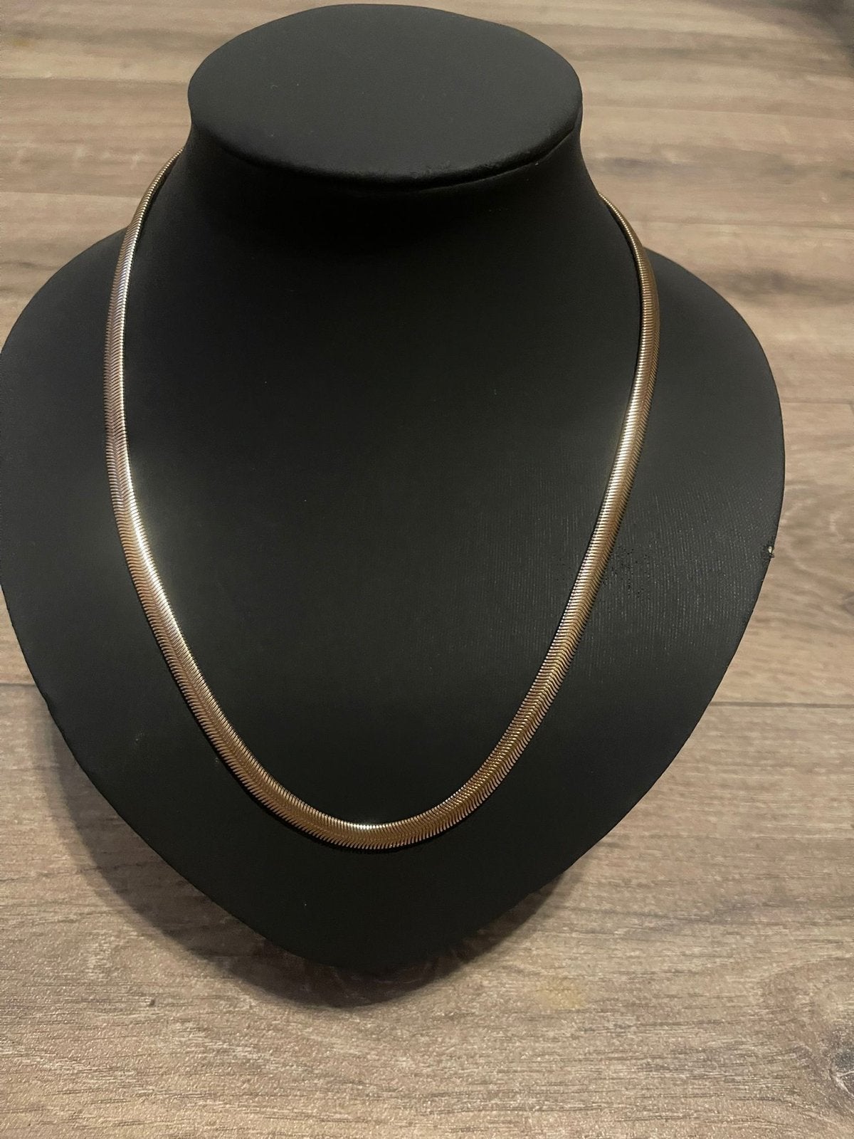 Elegante Gouden Slangenketting - 55 cm, Sieraden, Tassen en Uiterlijk, Kettingen, Ophalen of Verzenden, Zo goed als nieuw, Goud