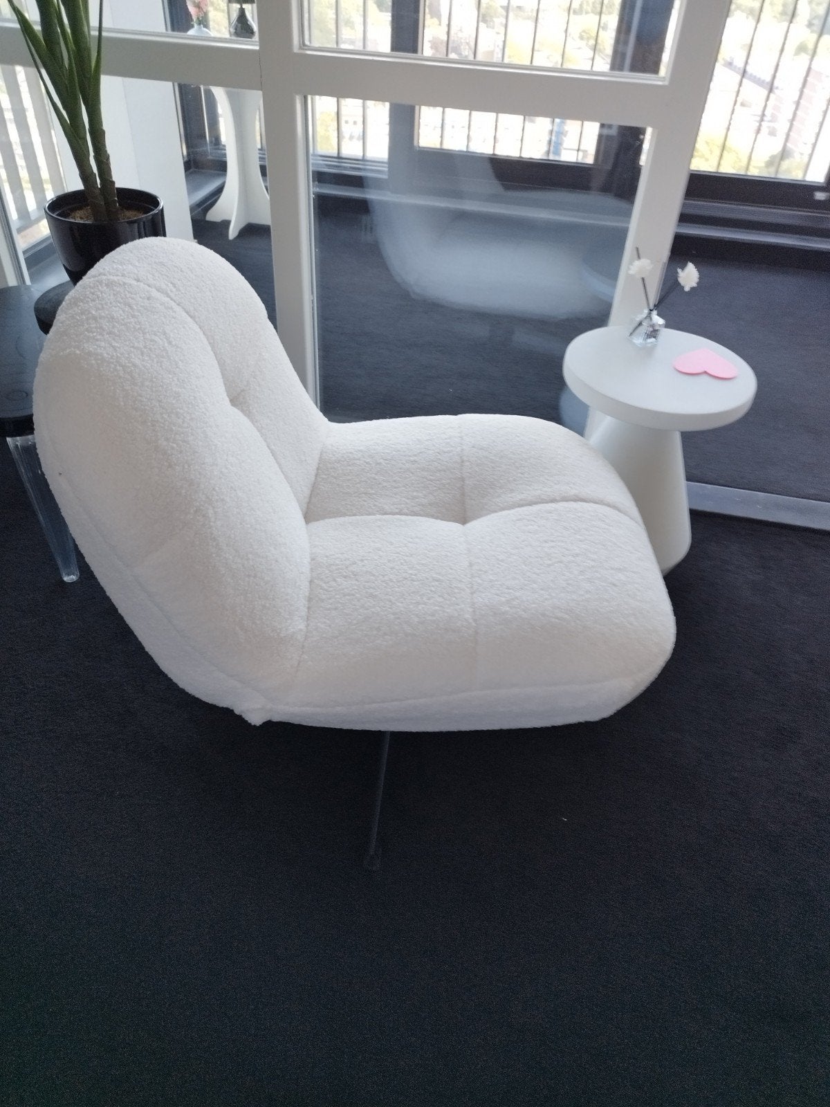 Luxe Design Teddy Draaifauteuil,  nooit gebruikt, Echt Wit., Huis en Inrichting, Fauteuils, Ophalen, Nieuw, Stof, Super modern
