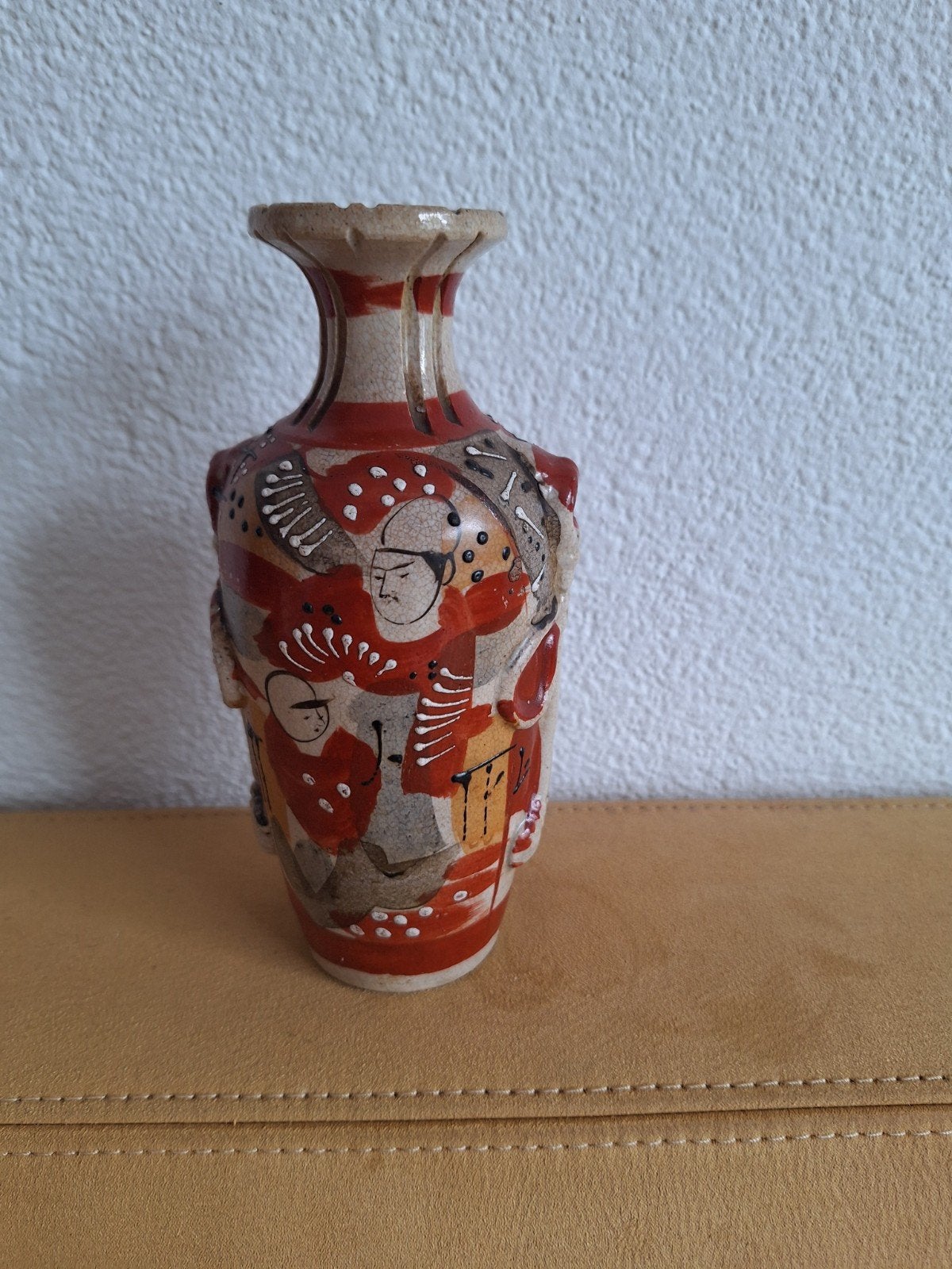 Vintage Japanse Satsuma vaasje met figuren, Ophalen