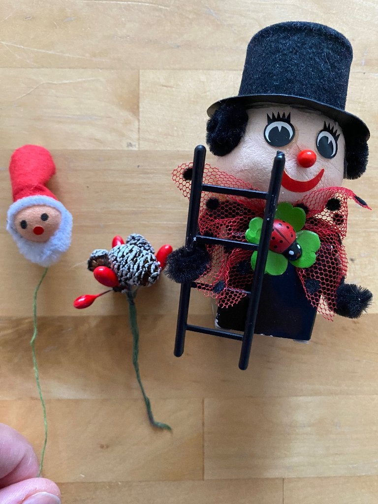 Vintage Kerst papier machee kerstman schoorsteenveger takje, Ophalen of Verzenden, Zo goed als nieuw