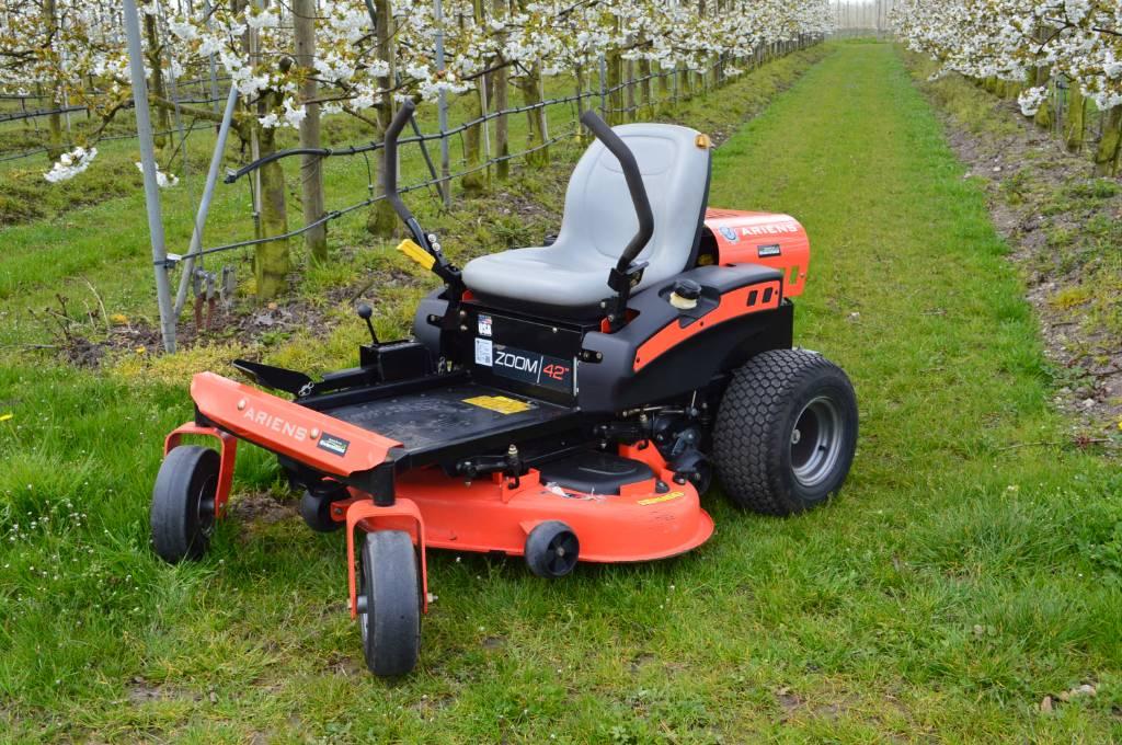 ARIENS Zoom 42 zero-turn zitmaaier, Overige, Oogstmachine