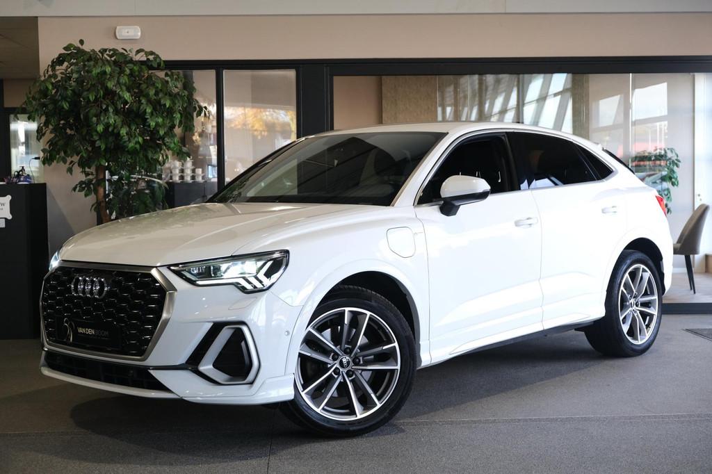 Audi Q3 Sportback 45 TFSIe 2x S-line 245pk Navi ACC CAM PDC, Auto's, Audi, Gebruikt, Zwart, Wit, Hybride Elektrisch/Benzine
