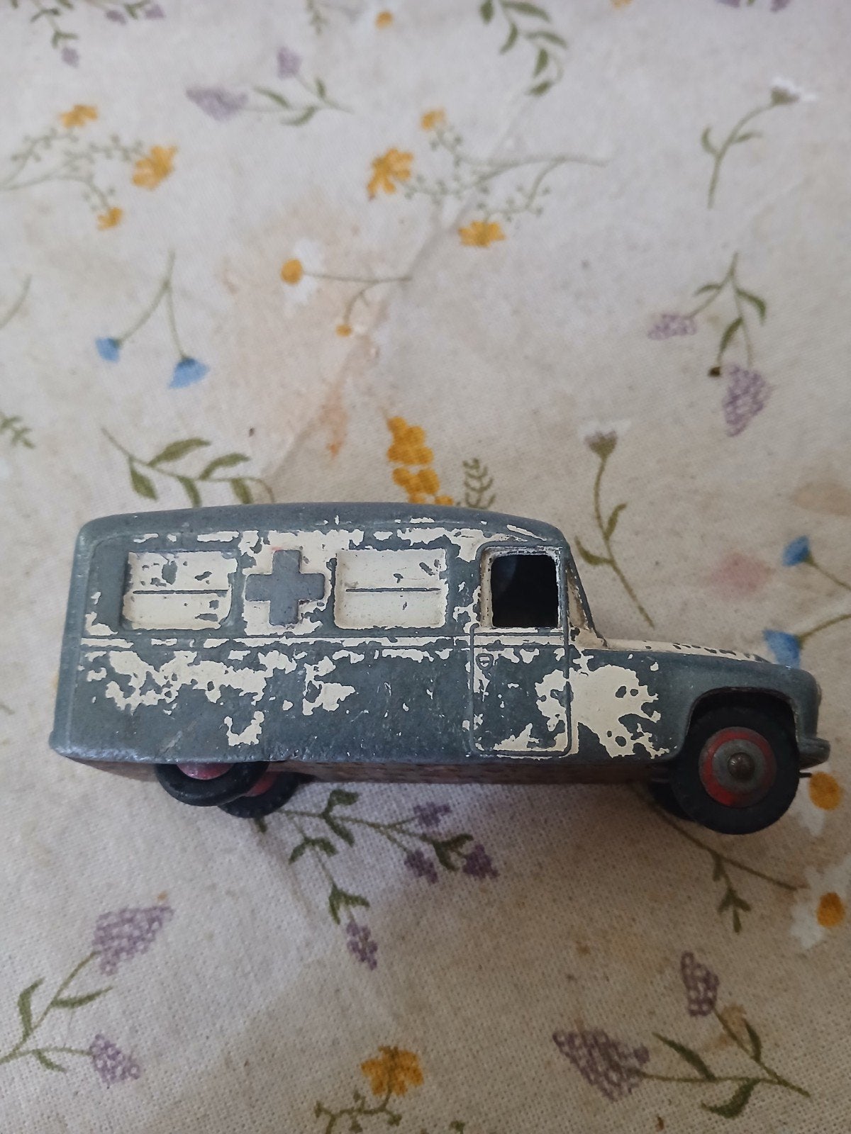 Daimler ambulance.  Dinky toys,  met gebrek, Ophalen of Verzenden, Gebruikt, Auto, Dinky Toys