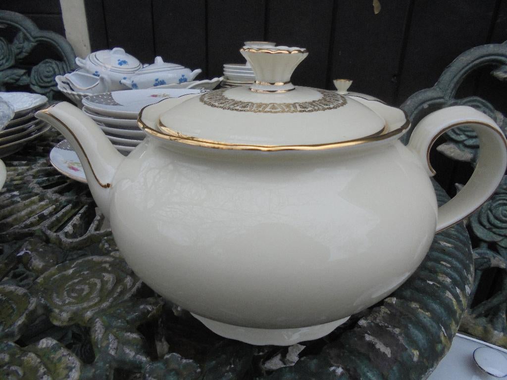 Theepot Zeh Scherzer Elite Bavaria Rozetta room en veel goud, Antiek en Kunst, Antiek | Servies los, Ophalen of Verzenden
