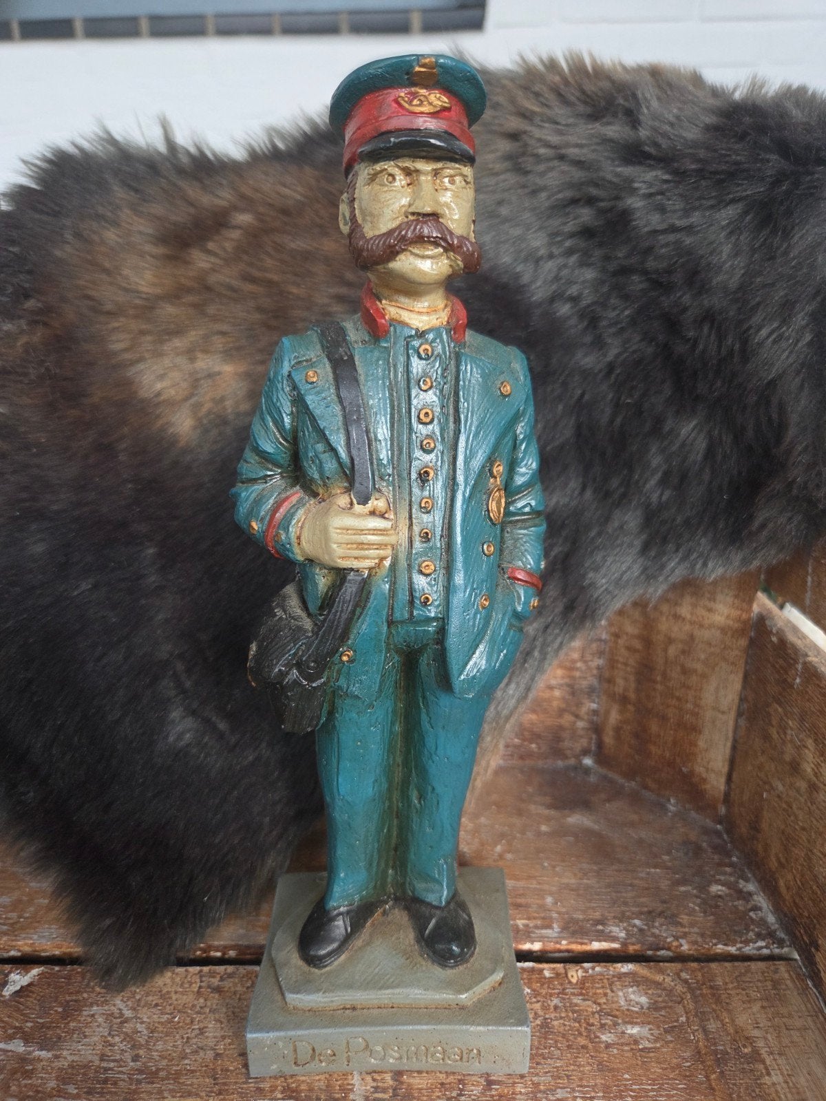 Vintage Beeld 'De Posmaan' - Decoratieve Figuur, Blauw, Ophalen of Verzenden, 20 - 50 cm, Overige materialen