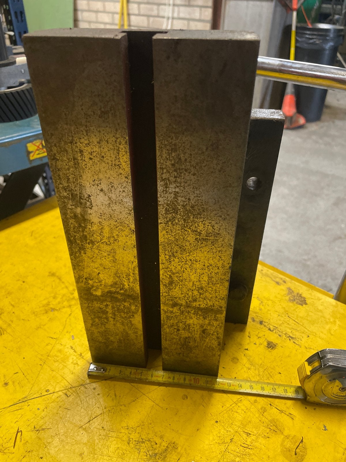 Zware metalen blokken voor werkbank of machine, Ophalen, Gebruikt