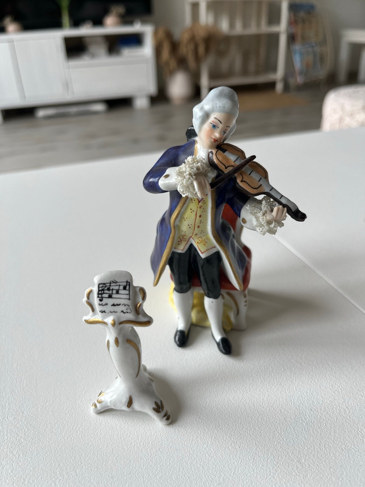 Dresden Porseleinen Beeldje: Violist met Muziekstandaard, Ophalen