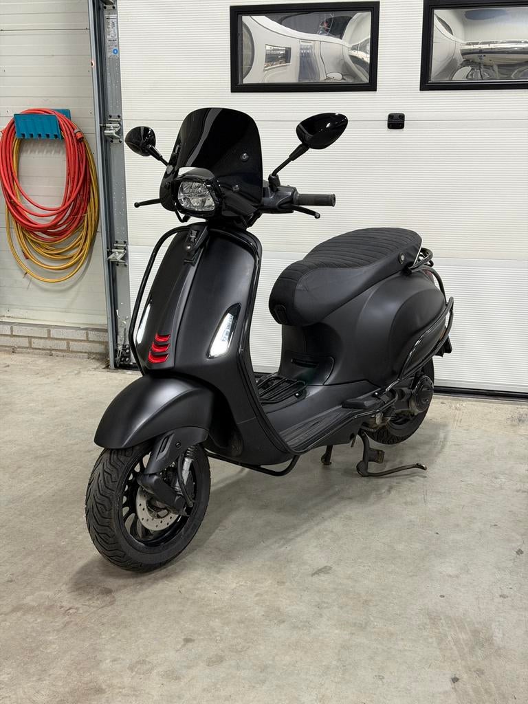 Vespa Sprint 2022! NOTTE ! Brom ! Led, Fietsen en Brommers, Scooters | Vespa, Ophalen of Verzenden, Zo goed als nieuw, Benzine