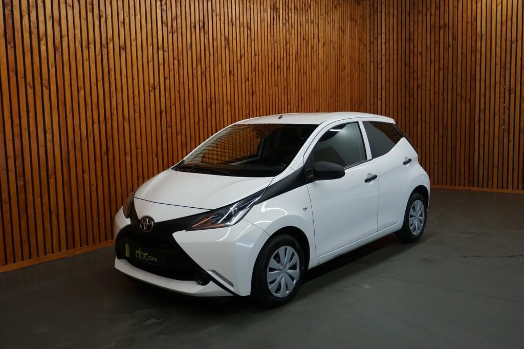 Toyota AYGO 1.0 VVT-i x-now 5drs Airco, Gebruikt, Euro 6, 4 stoelen, Wit