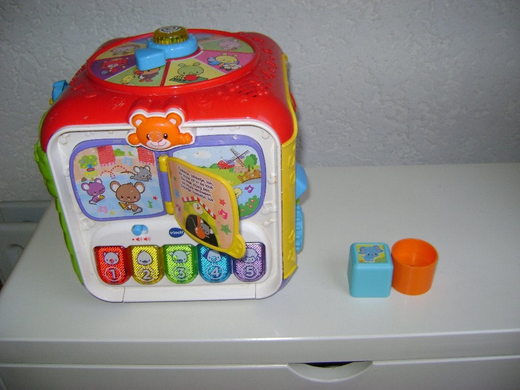 vitech activiteiten kubus 21x21x21cm licht div geluiden druk, Ophalen of Verzenden, Zo goed als nieuw, 6 maanden tot 2 jaar