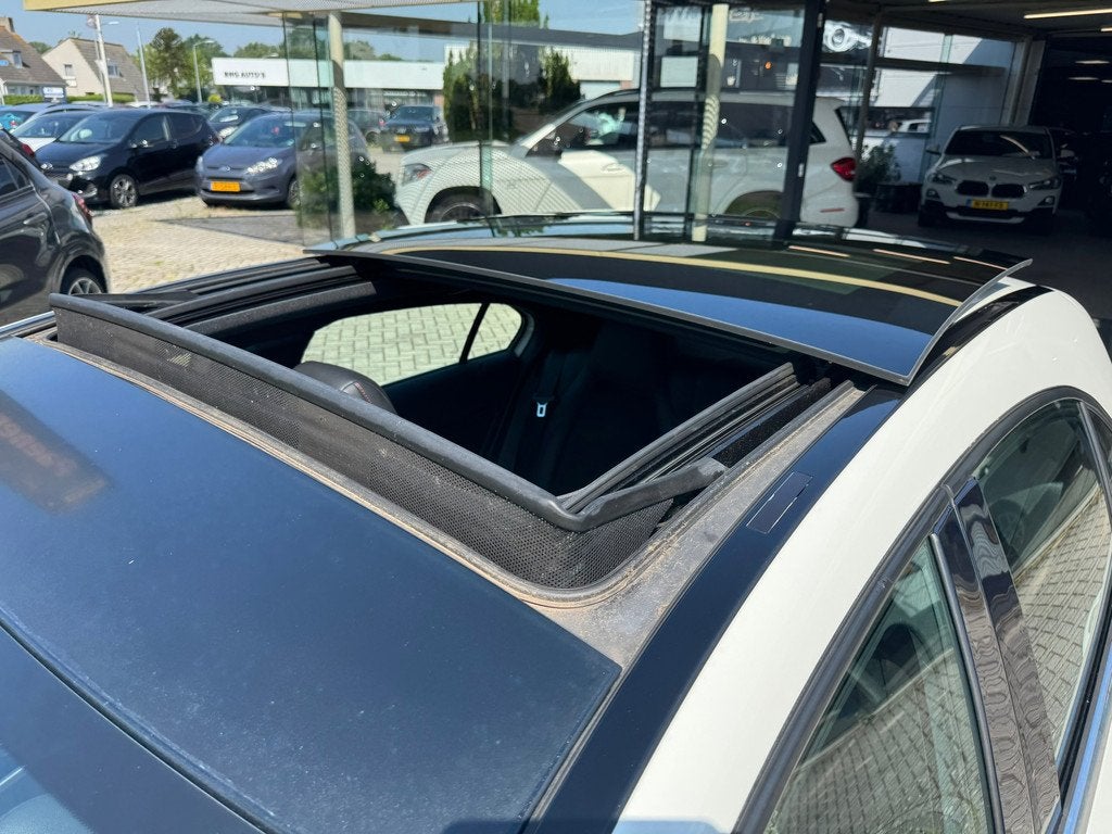 Mercedes-Benz A-klasse 180 AMG|Pano|Sensor|harman/kardon, Auto's, Mercedes-Benz, Gebruikt, 4 cilinders, Alcantara, 1595 cc