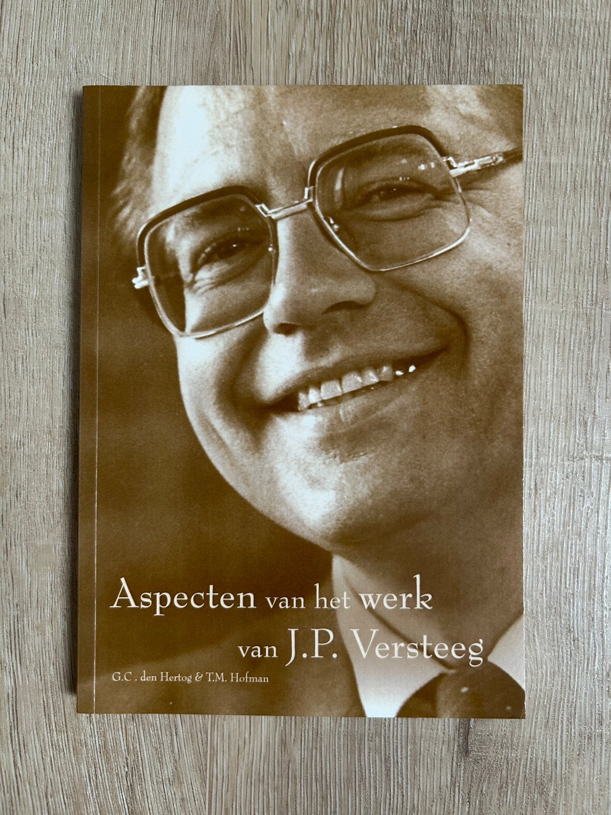 Aspecten van het werk van J.P. Versteeg- den Hertog & Hofman, Ophalen of Verzenden, Zo goed als nieuw