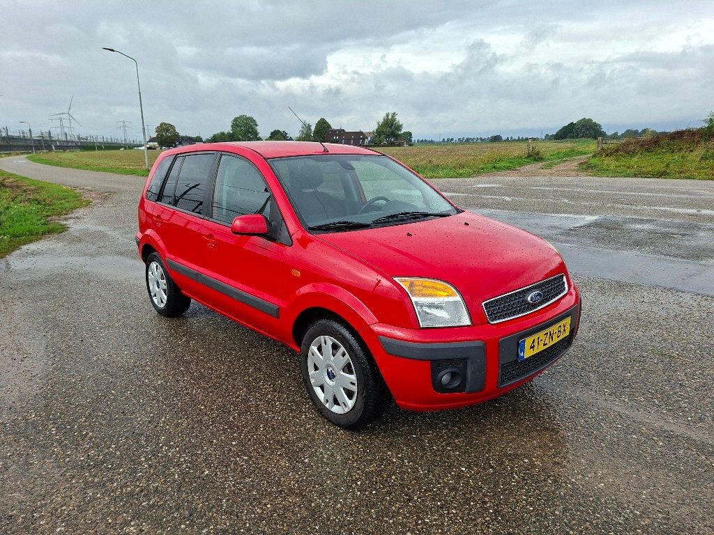Ford Fusion 1.6 16V 2008 Rood Airco, Auto's, Voorwielaandrijving, 1596 cc, 100 pk, 49 €/maand
