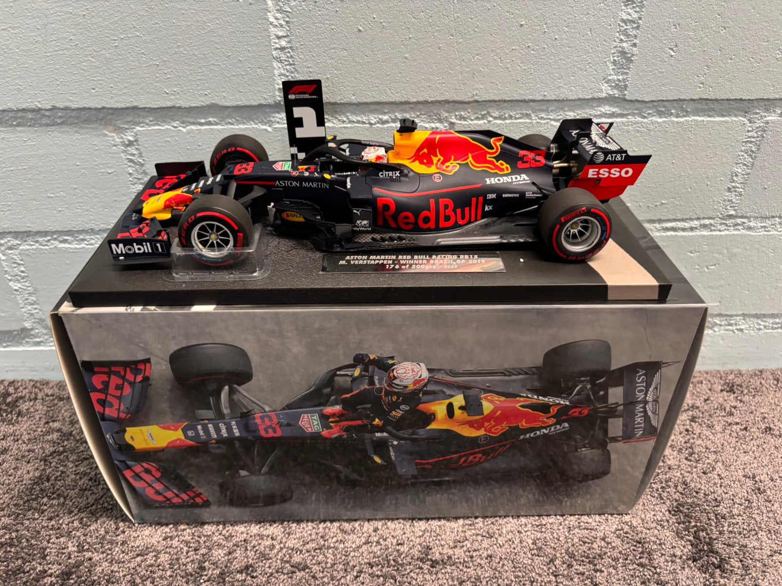 Max verstappen RB15 winner brazilie 2019 1:18 model, Ophalen of Verzenden, Zo goed als nieuw, Formule 1