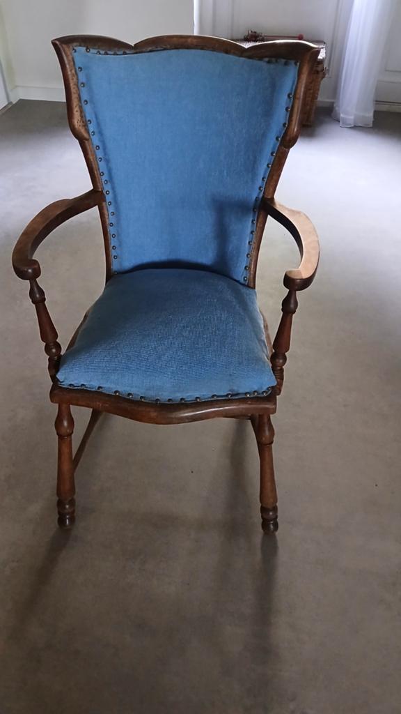 Antieke houten stoel met blauwe stoffen bekleding, Ophalen of Verzenden