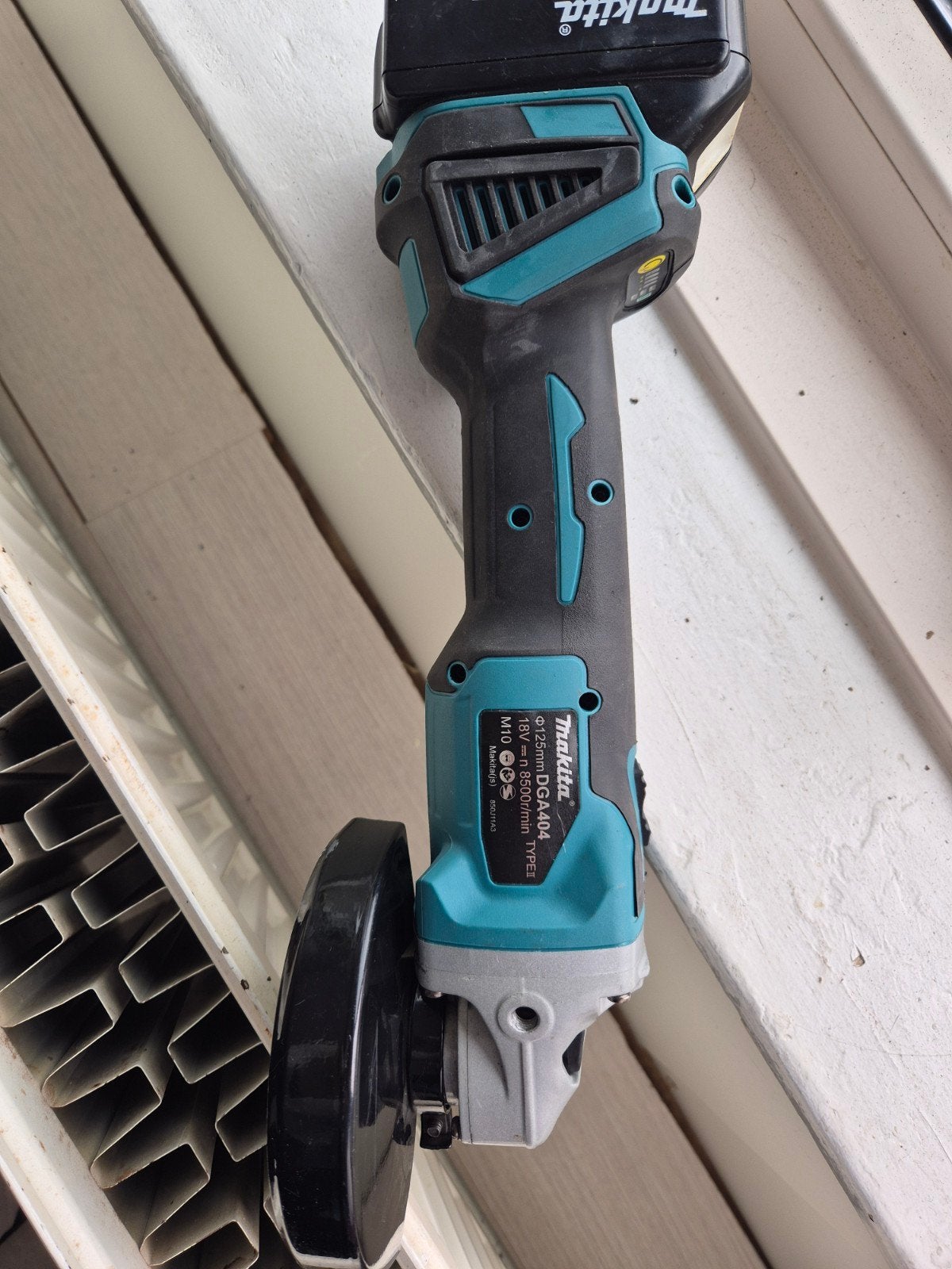 Makita DGA404 18V Accu Haakse Slijper - Zo goed als nieuw, Ophalen of Verzenden, Zo goed als nieuw, Minder dan 700 watt, Haakse handslijpmachine