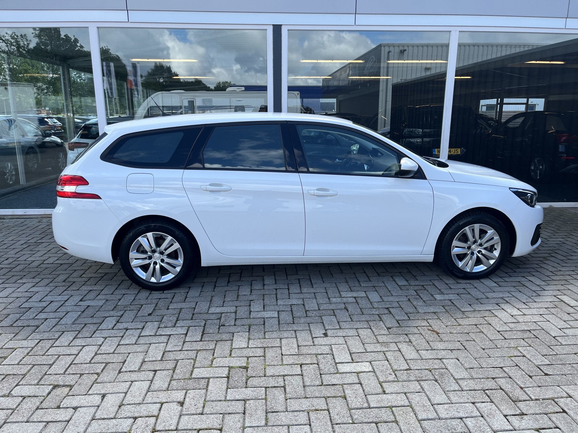 Peugeot 308 SW 1.2 PureTech Active Pack Trekhaak / Led /Pdc, Auto's, Peugeot, Voorwielaandrijving, Parkeersensor, Gebruikt, Euro 6