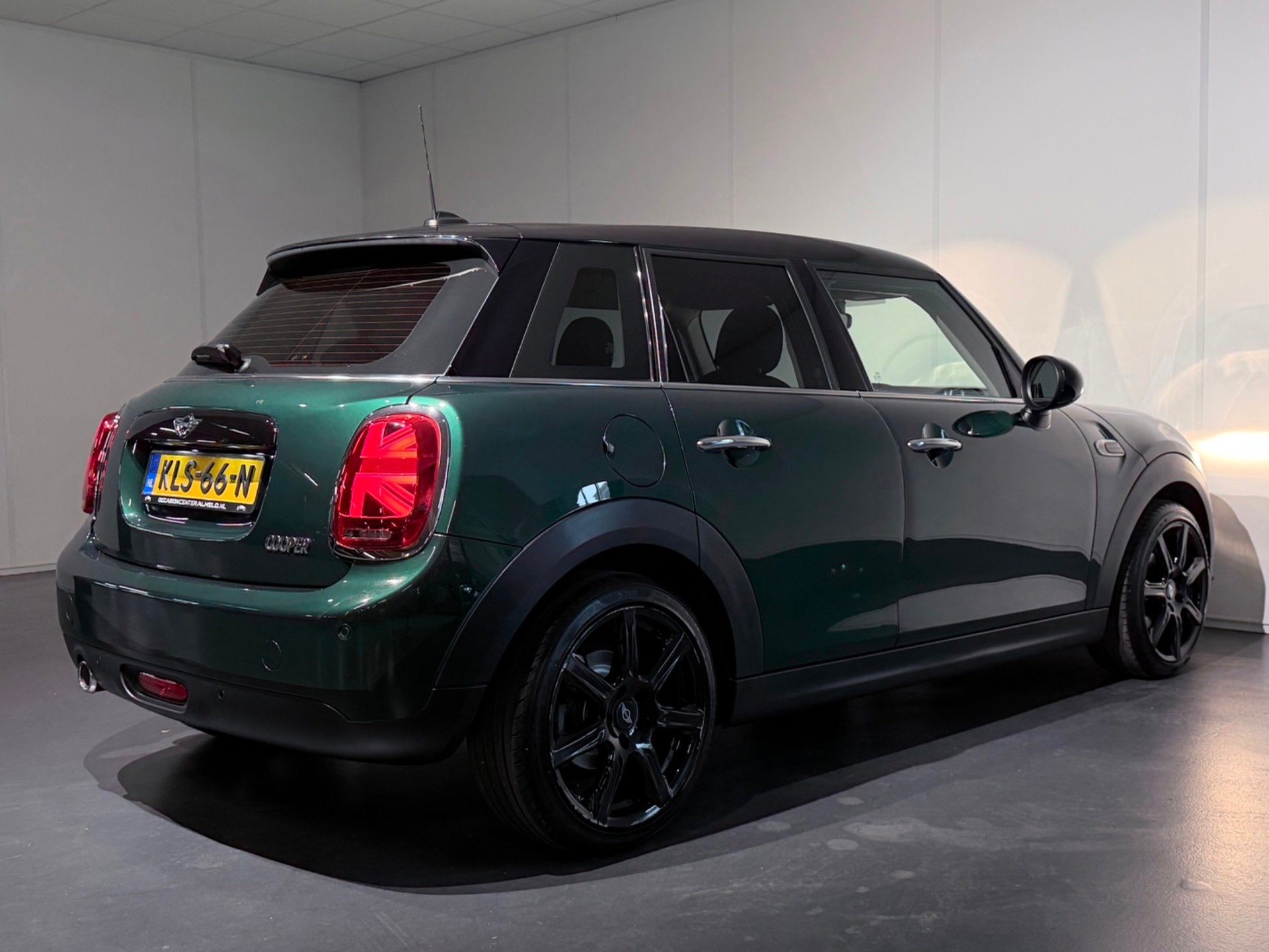 Mini 1.5 Cooper Salt 5-deurs /Clima/Cruise/PDC/NAVI/LED/LMV, Auto's, Mini, Gebruikt, Euro 6, Bedrijf, Handgeschakeld