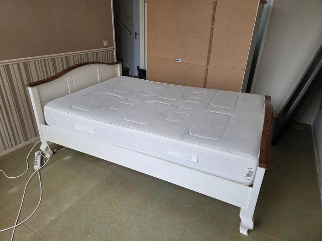 Bed 140, Ophalen, Verstelbaar, Wit, Tweepersoons
