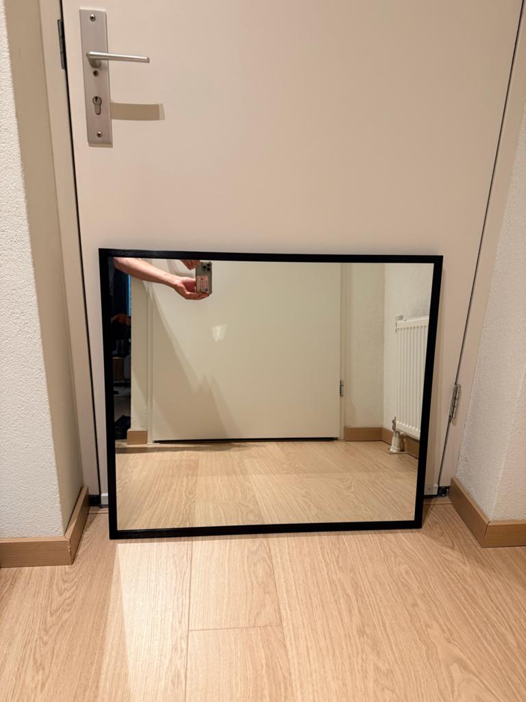 Grote spiegel met zwarte metalen lijst 70x80cm, Huis en Inrichting, Woonaccessoires | Spiegels, Ophalen, Zo goed als nieuw, Rechthoekig