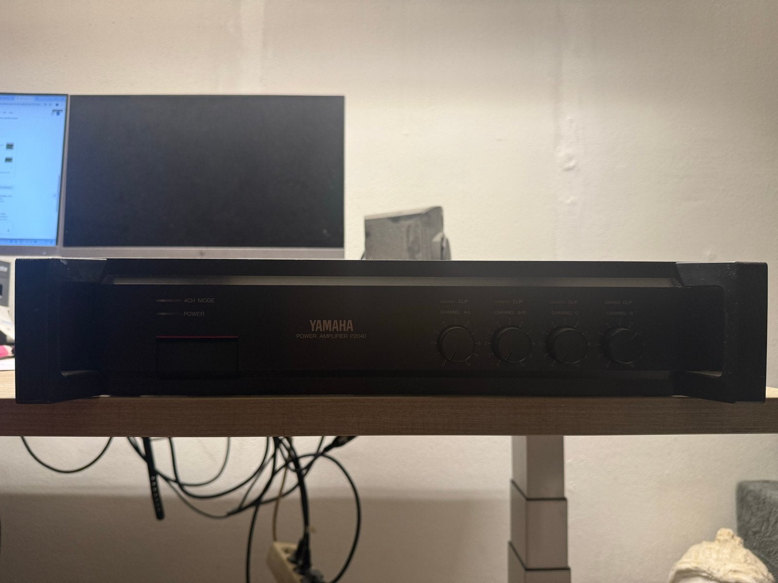 Yamaha P2040 Versterker, Ophalen, Gebruikt, Yamaha, 120 watt of meer