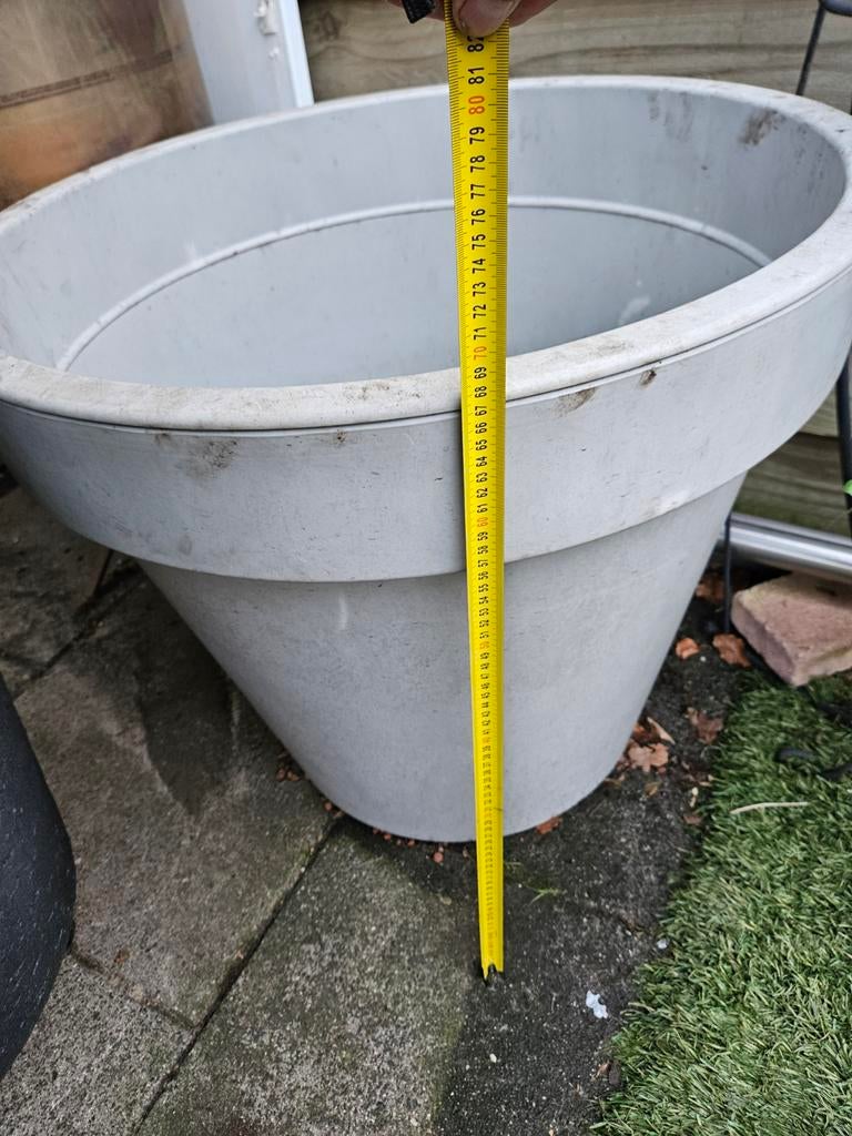 2 Grote Bloempotten: Grijs (70cm) en Oranje (40cm), Ophalen, Gebruikt, Balkon, 60 cm of meer