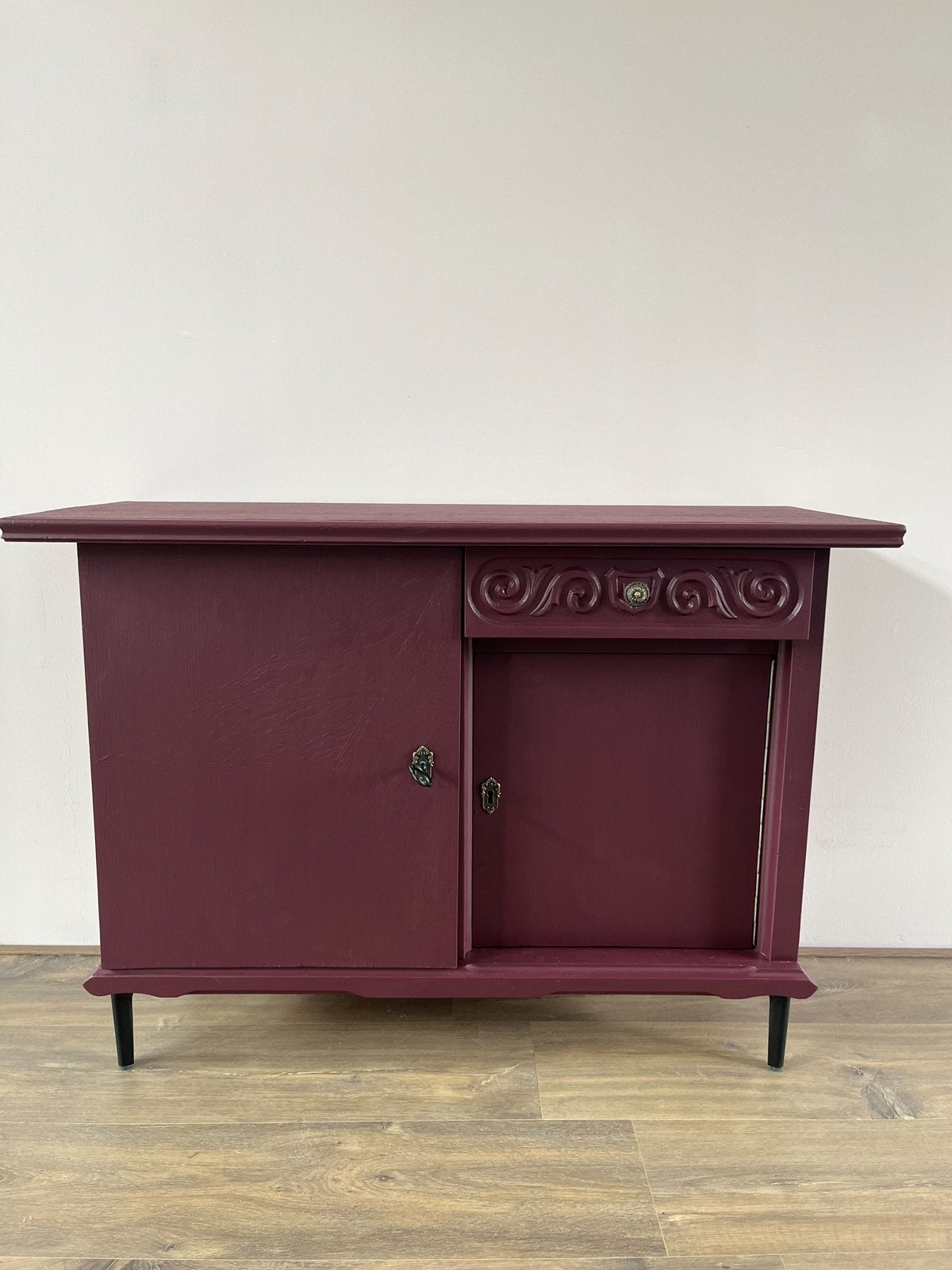 Thee, drank of halkastje in trendy warme kleur., Huis en Inrichting, Ophalen, 1 of 2 laden, Eikenhout, 50 tot 100 cm