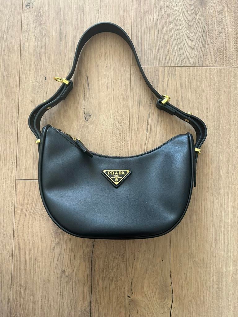 Prada tas, Sieraden, Tassen en Uiterlijk, Tassen | Damestassen, Ophalen of Verzenden, Zo goed als nieuw, Zwart, Handtas
