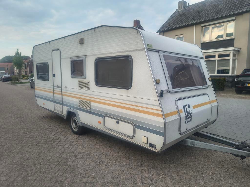 Knaus Sudwind 485 met grote en kleine voortent, Rondzit, 750 - 1000 kg, Particulier, Schokbreker