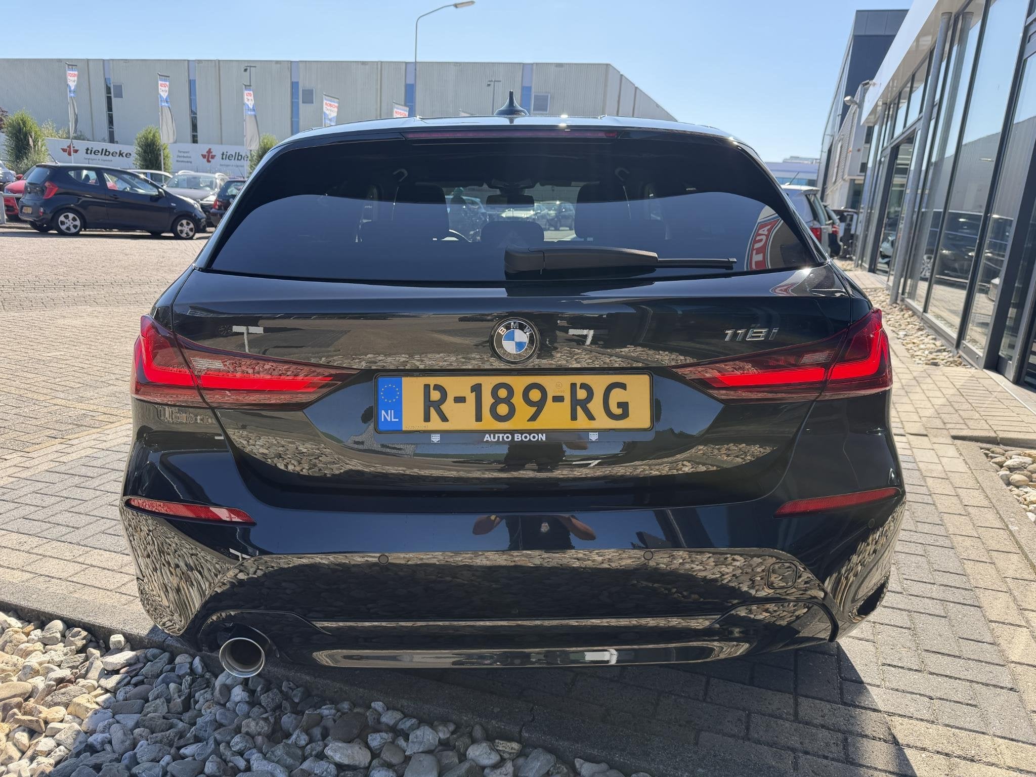 BMW 1-serie 118i 136PK PANO/APPCARPL/FULL LED/SPORT INT/ 2XP, Auto's, Dealer onderhouden, Gebruikt, Zwart, Origineel Nederlands