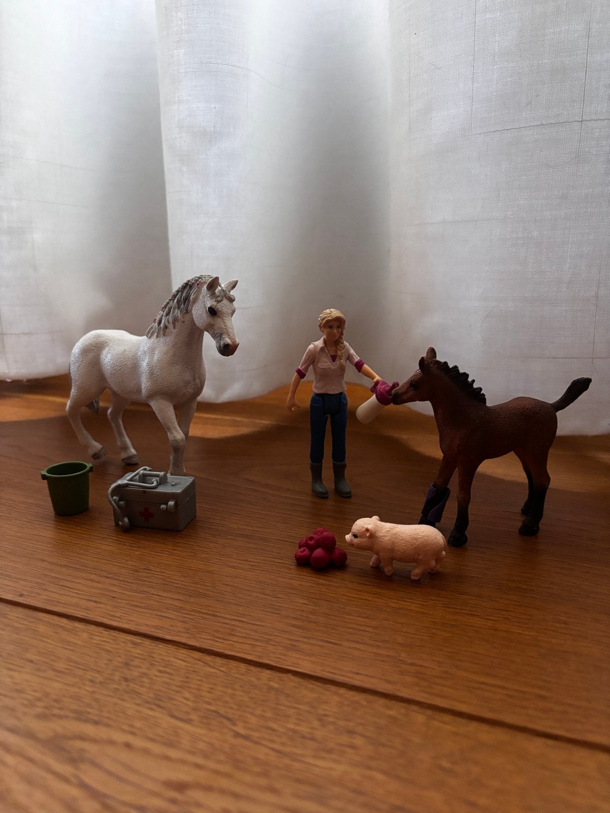 Schleich set: paard, veulen, varken, poppetje + EHBO-kist, Ophalen, Zo goed als nieuw, Jongen of Meisje
