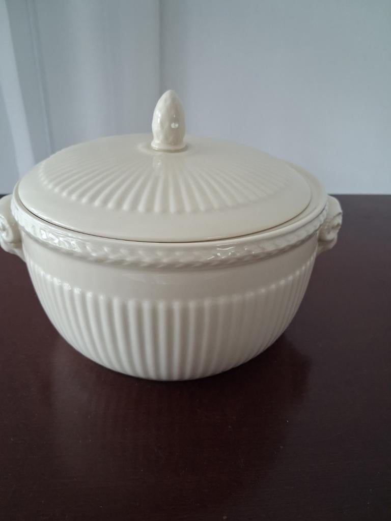 Wedgwood edme ovendekschaal 17cm doorsnee., Ophalen of Verzenden, Zo goed als nieuw, Aardewerk, Schaal of Schalen