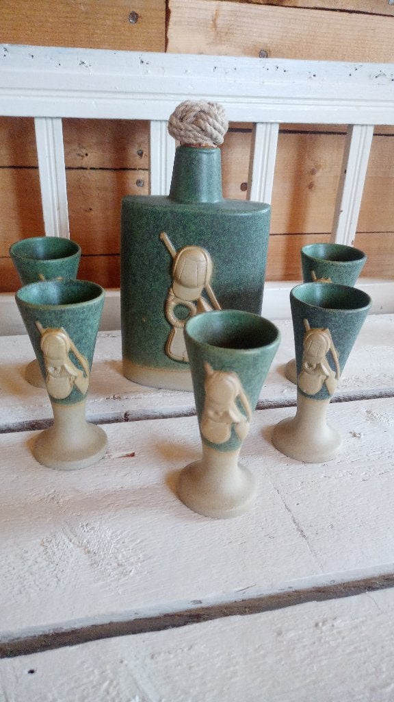 Jie Gantofta keramieke drankset, borrelfles met 5 glaasjes, Antiek en Kunst, Antiek | Keramiek en Aardewerk, Ophalen