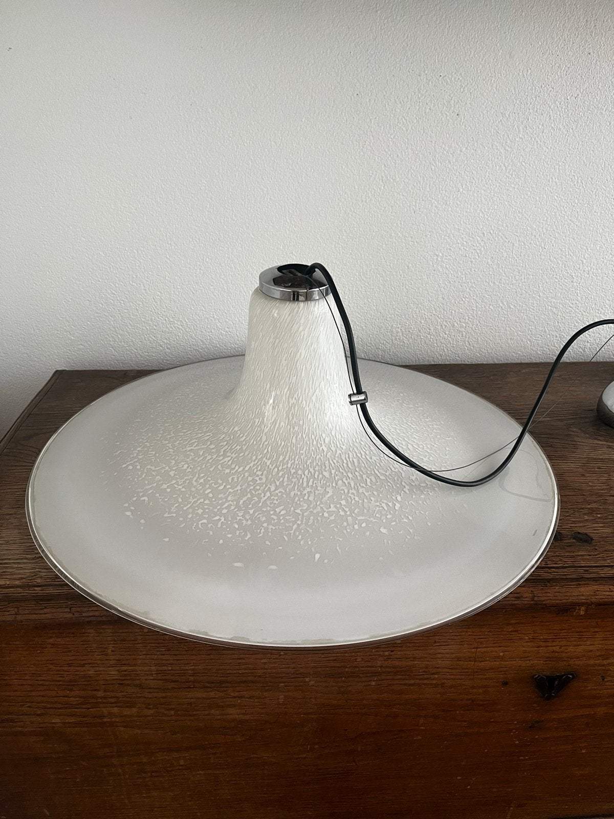 Vintage Witte Hanglamp met Chrome Details, Ophalen of Verzenden, Zo goed als nieuw, Glas, Minder dan 50 cm