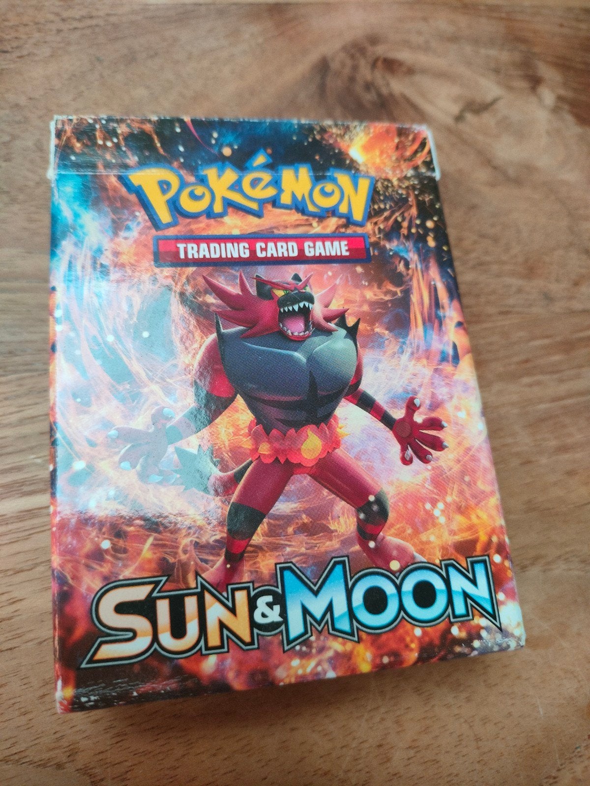 Pokémon Sun & Moon Roaring Heat Theme Deck met kaarten, Ophalen of Verzenden, Zo goed als nieuw, Speeldeck, Foil