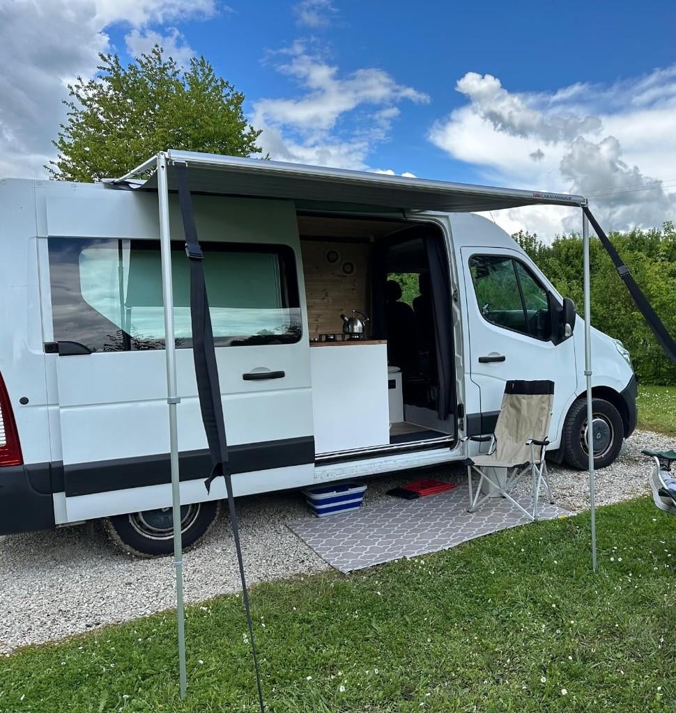 Renault Master zelfbouwcamper (2013) – Off-grid en reisklaar, Caravans en Kamperen, Campers, Buscamper of Camperbus, Startonderbreker