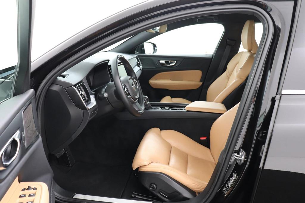 Volvo V60 2.0 T5 250 pk Momentum | Leer | Org NL | Sportstoe, 15 km/l, Euro 6, 4 cilinders, 1969 cc