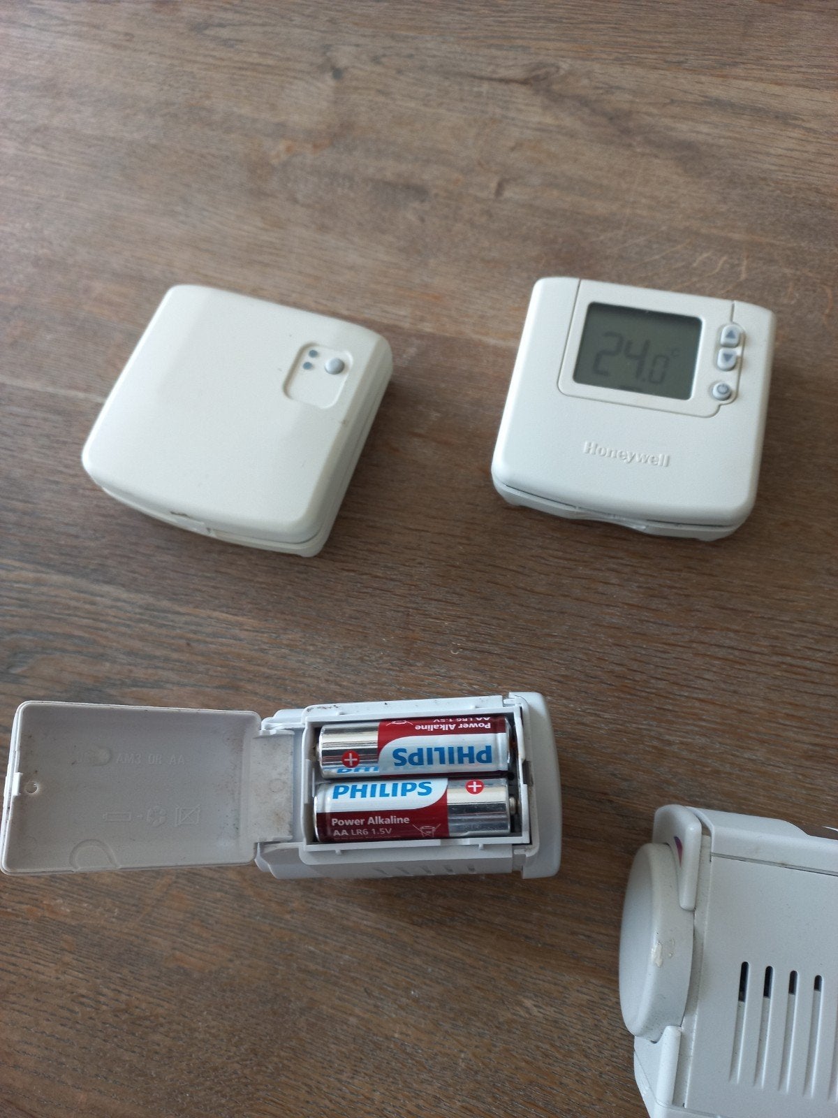 4 stuks Honeywell HR80 Slimme Thermostaat Radiatorregelaars, Ophalen of Verzenden, Slimme thermostaat, Gebruikt