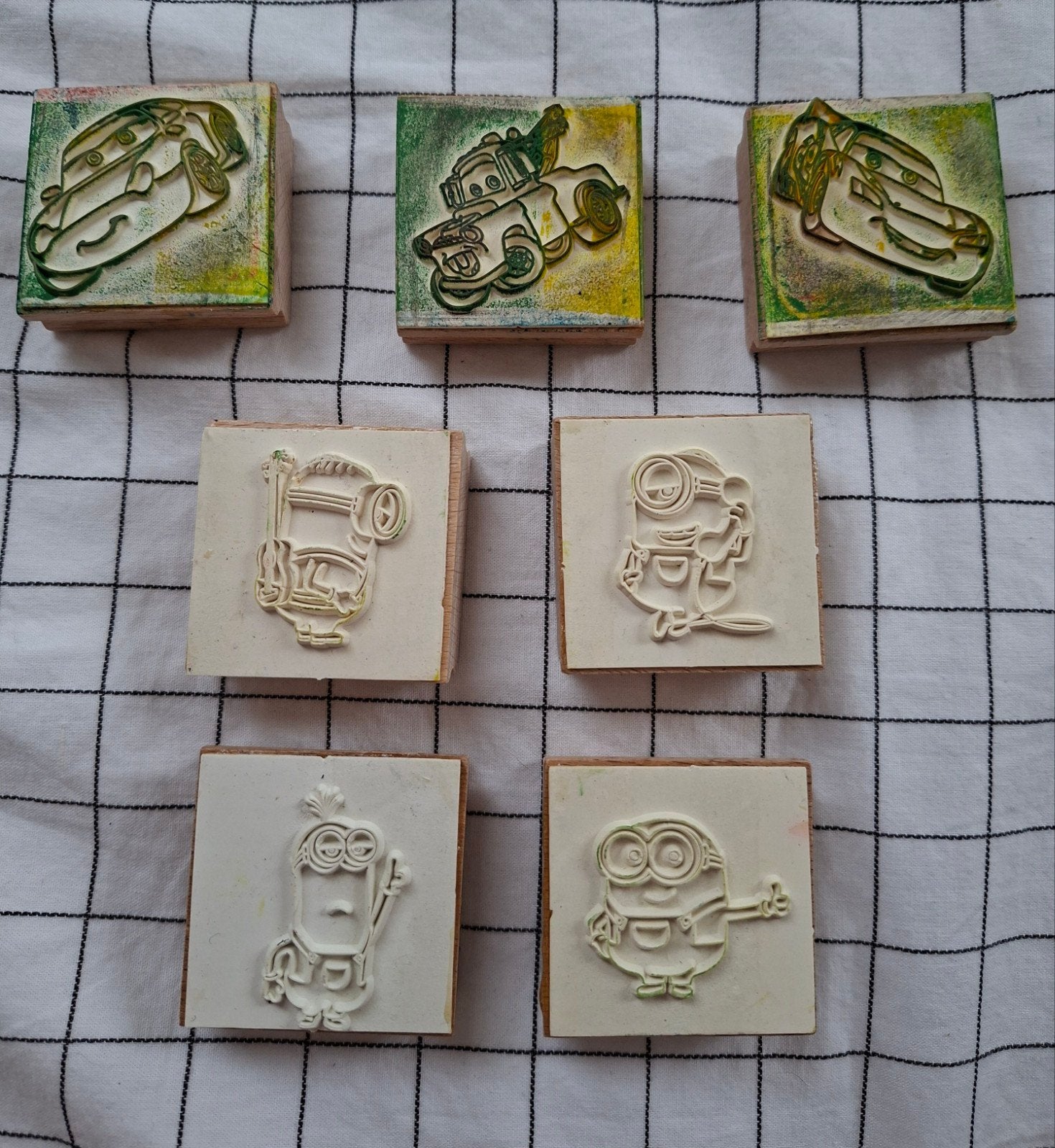 3 Cars en 4 Minions stempels, Ophalen of Verzenden, Gebruikt, Houten stempel