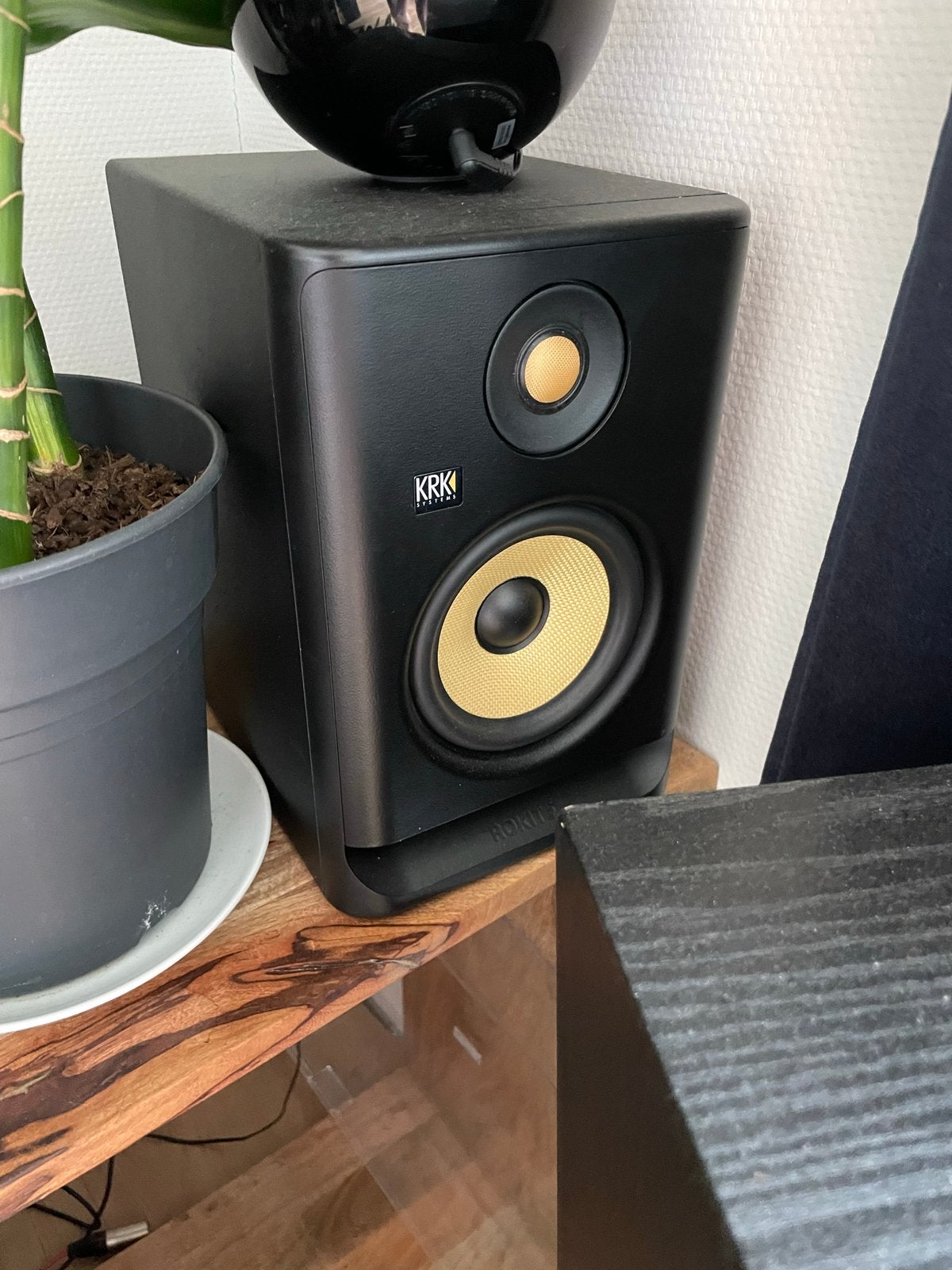 KRK Rokit 5 G4 Studio Monitor - ophalen in Utrecht, Zo goed als nieuw, 60 tot 120 watt, Front, Rear of Stereo speakers, Ophalen