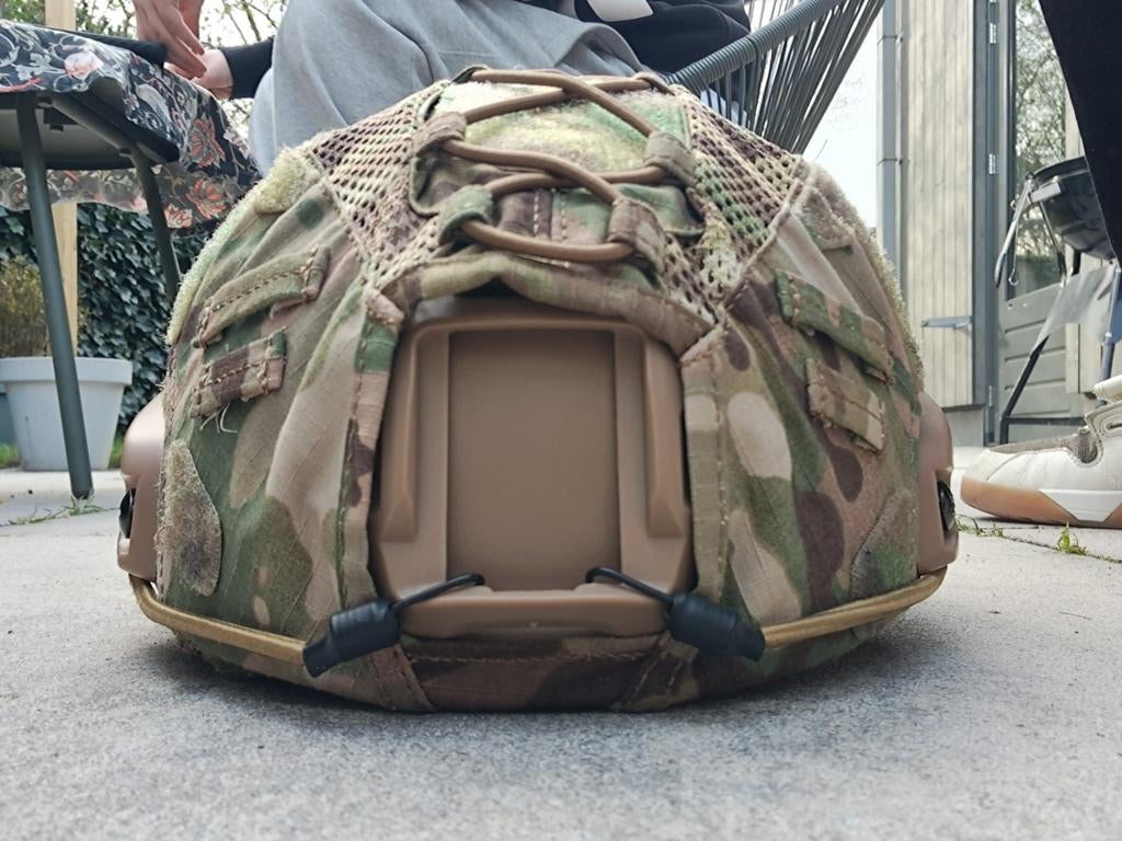 Fast helmet met helmet cover Brand New!, Ophalen of Verzenden, Landmacht, Nederland