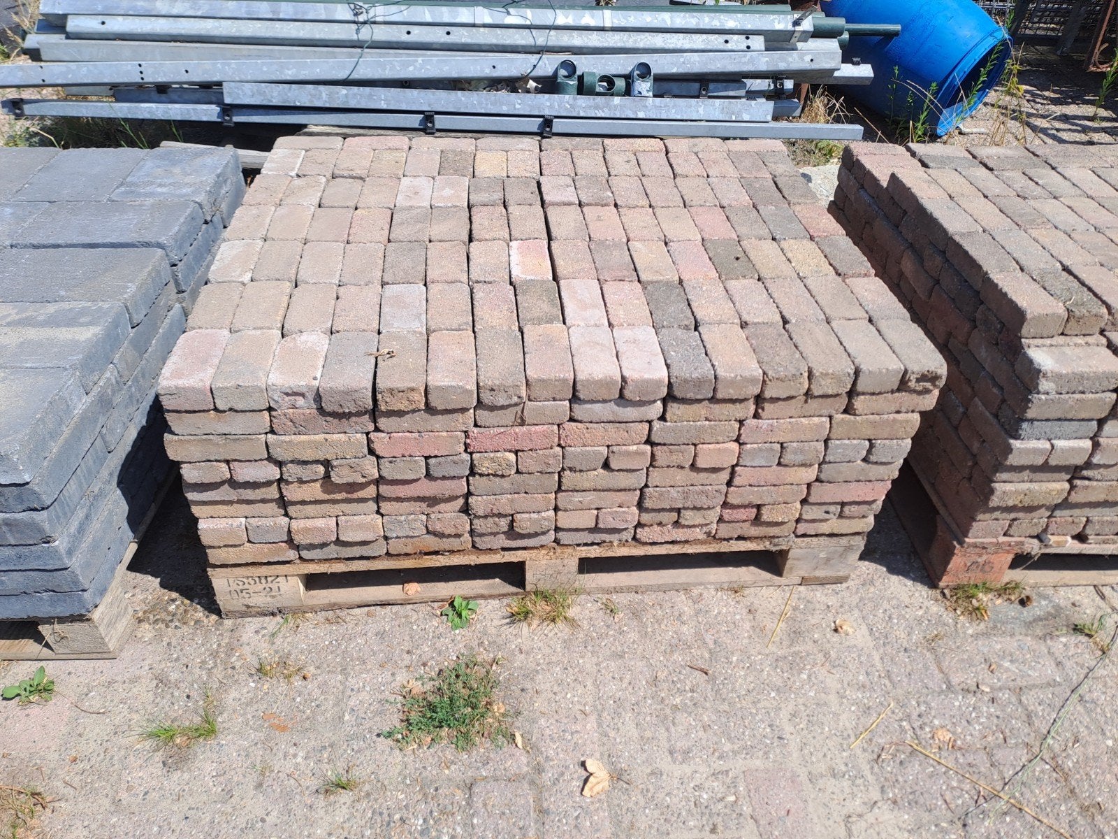 Grote partij IJseltjes betonstenen - 5500 stuks (5x7x15cm), Tuin en Terras, Tegels en Klinkers, Ophalen, Gebruikt, Klinkers, 10 m² of meer