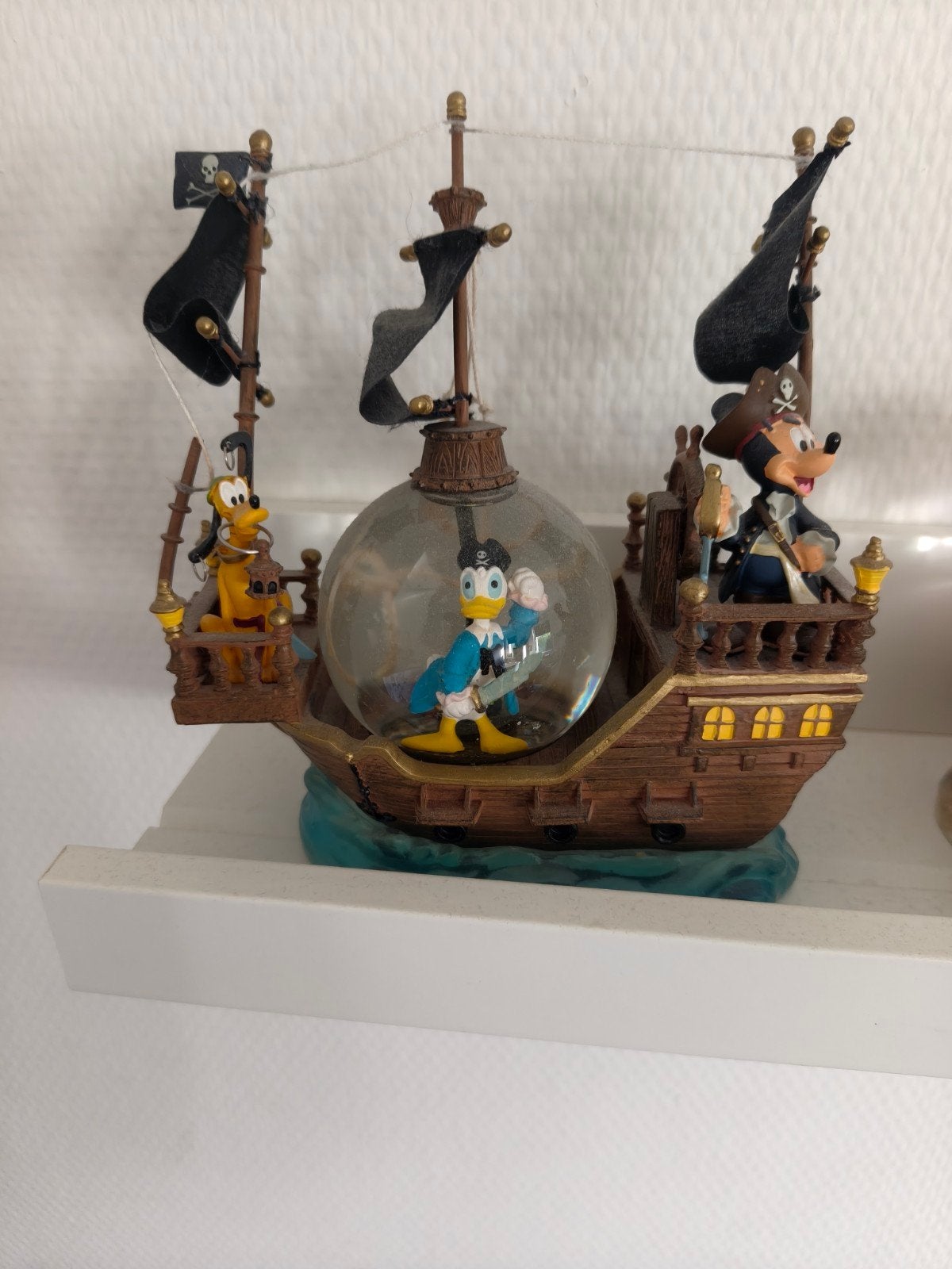Disney Piratenschip Sneeuwbol, Ophalen, Mickey Mouse, Zo goed als nieuw, Beeldje of Figuurtje