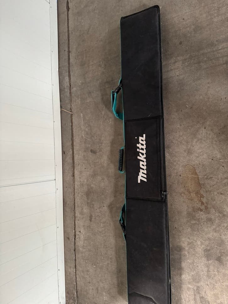 Foto 3 van Makita Invalzaag DSP600Z met geleider en extra zaagblad