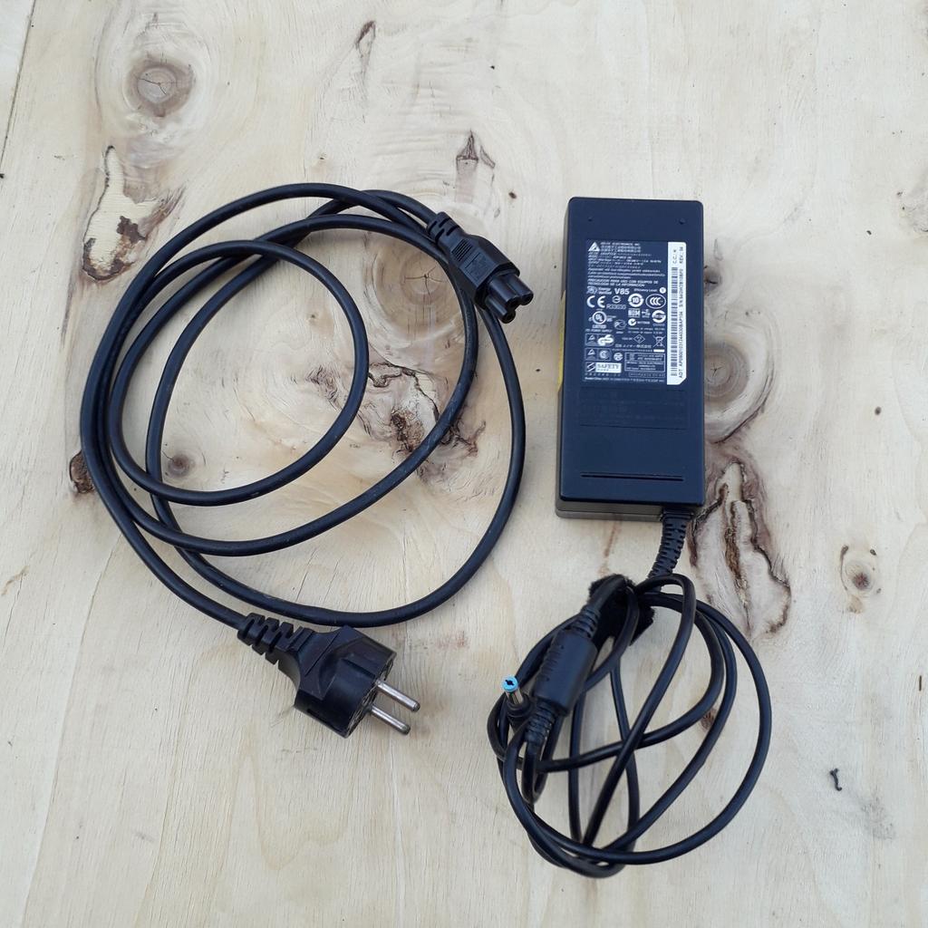 Laptop/monitor  AC/DC adapter model ADP-90CD DP 19V DC 4.7 w, Ophalen