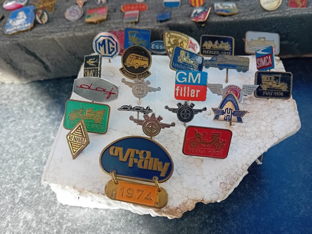 Pins /speldjes vintage.  ongeveer 450 stuks, Verzamelen, Ophalen, Gebruikt, Overige onderwerpen, Speldje of Pin
