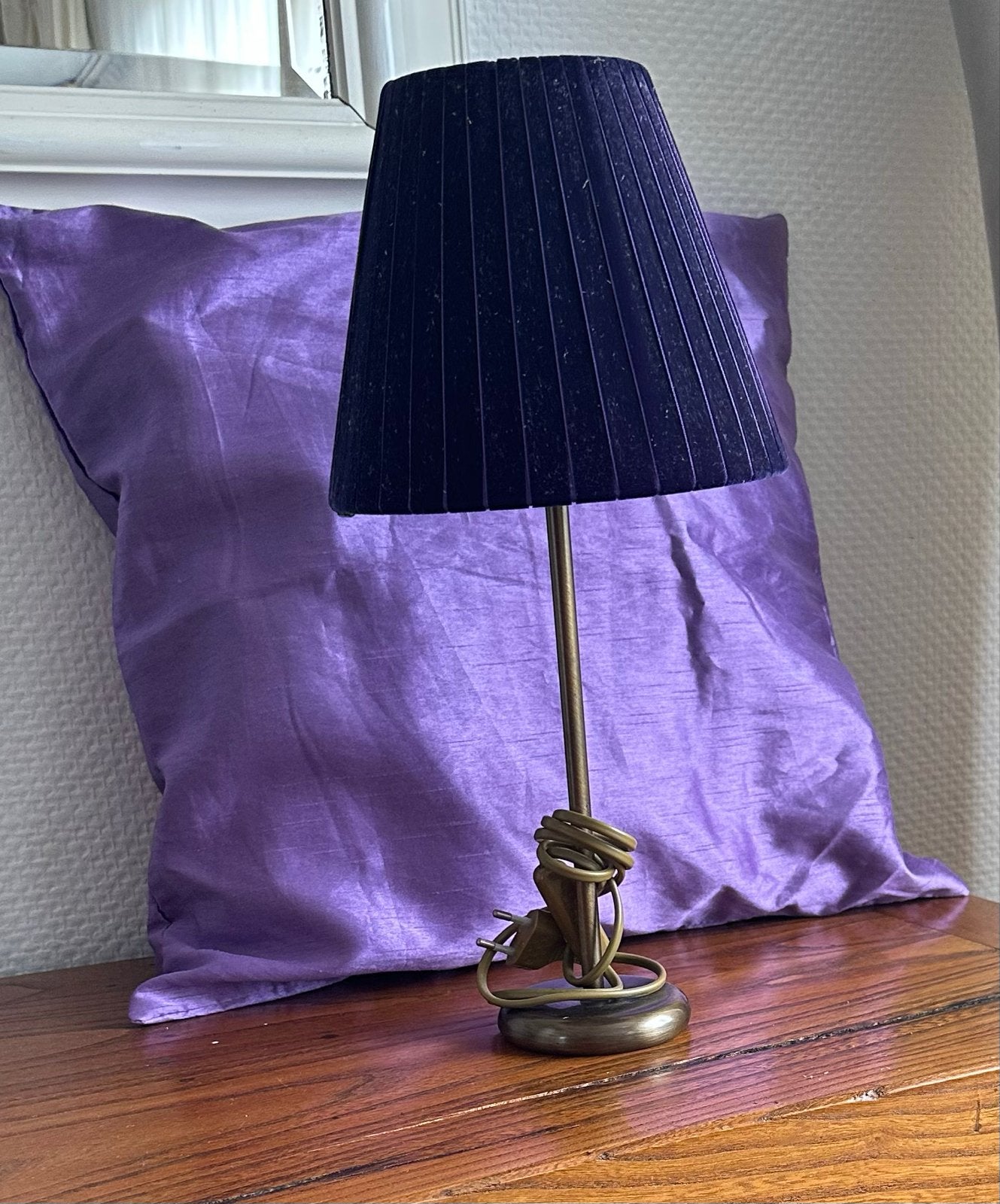 Paars lampje met velours kapje en bijpassend kussen, Ophalen, Gebruikt